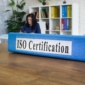 Certificado ISO 9001: qué es, requisitos y cómo implementarlo. Guía completa para PYMES y empresas que buscan la certificación ISO 9001:2015.